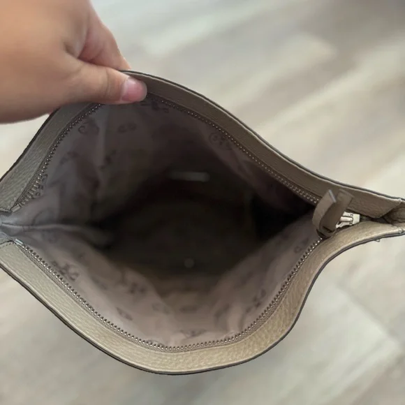 Tory Burch Thea Fold-Over Beige Pebbled Leather Crossbody Bag - Picture 7 of 8